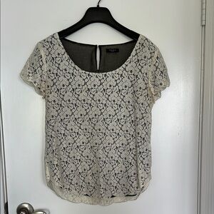 Aritzia Talula Cream Lace Blouse with Cap Sleeves